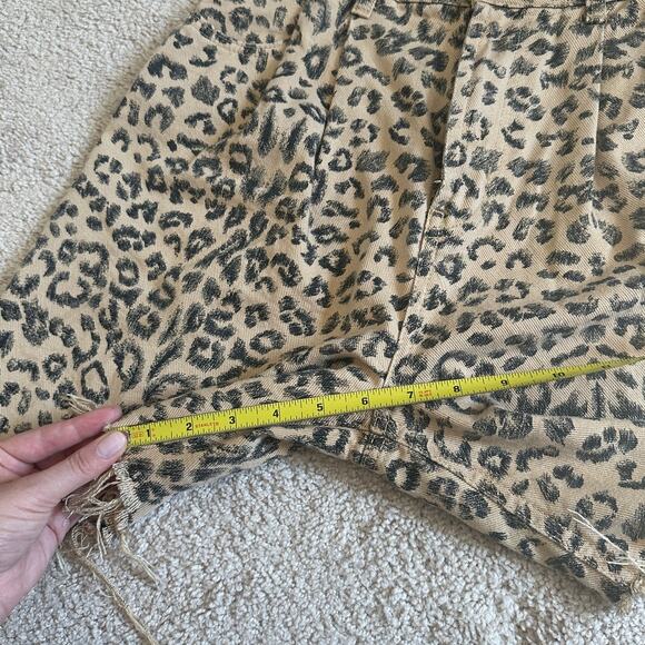 We The Free leopard longline raw hem dad shorts, size 26 - Picture 12 of 14
